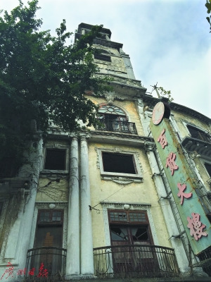 小公园片区里的百货大楼。 小公园片区里的百货大楼。