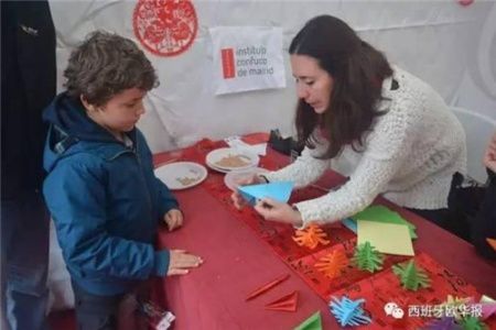 2017西班牙 欢乐春节 中国庙会热闹登场(图)-中