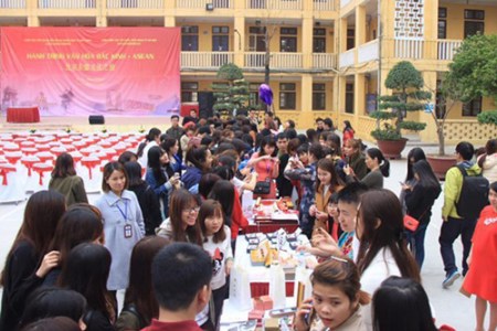 2017“北京东盟文化之旅”走进越南河内，友城市民交流会活动现场。