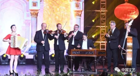 器乐演奏: 《匈牙利舞曲第五号》 表演者: 阮明园 匈牙利国家歌舞团乐队 器乐演奏: 《匈牙利舞曲第五号》 表演者: 阮明园 匈牙利国家歌舞团乐队