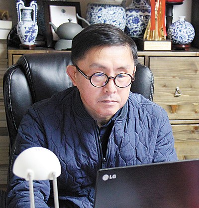 韩国翻译家金泰成。 本报记者 陈尚文摄 韩国翻译家金泰成。 本报记者 陈尚文摄