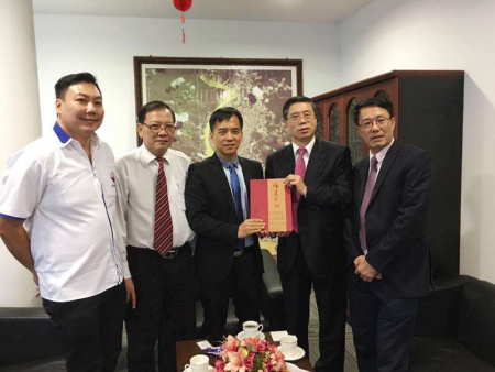 冯主任拜访诗巫省长许赞麒 冯主任拜访诗巫省长许赞麒