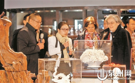 参观德化陶瓷收藏品 参观德化陶瓷收藏品