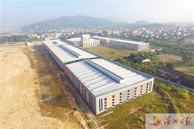 仙港工业园内新万鑫公司厂房。 仙港工业园内新万鑫公司厂房。