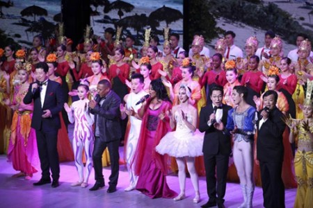 当地时间2016年9月25日，古巴哈瓦那大剧院中古“手拉手·中拉文化交流年”活动文艺演出现场
