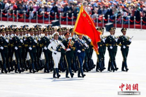 资料图 三军仪仗队方队接受检阅。 <a target='_blank' href='http://www.chinanews.com/'>中新社</a>记者 杜洋 摄 资料图 三军仪仗队方队接受检阅。 <a target='_blank' href='http://www.chinanews.com/'>中新社</a>记者 杜洋 摄