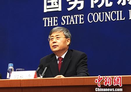 国务院新闻办公室3月2日上午10点举行新闻发布会,银监会主席郭树清履新后首次亮相。 <a target='_blank' href='http://www.chinanews.com/' >中新网</a>记者李雨昕摄 国务院新闻办公室3月2日上午10点举行新闻发布会,银监会主席郭树清履新后首次亮相。 <a target='_blank' href='http://www.chinanews.com/' >中新网</a>记者李雨昕摄