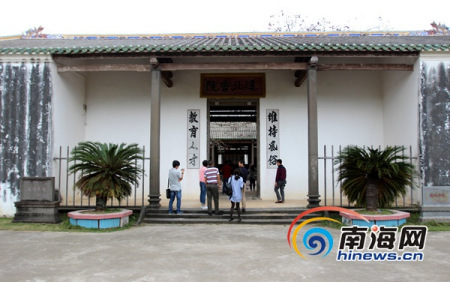 “南洋文化之旅·感受文昌魅力”大型媒体采风活动走进文昌铺前镇溪北书院。南海网记者陈望 摄 “南洋文化之旅·感受文昌魅力”大型媒体采风活动走进文昌铺前镇溪北书院。南海网记者陈望 摄