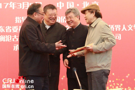 广东侨界人文学会向全国人大、全国政协赠阅仪式。