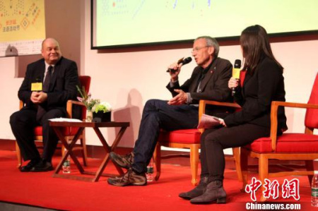 作家Daniel de Roulet与观众分享自己的写作心得和生活经历。刘着之 摄 作家Daniel de Roulet与观众分享自己的写作心得和生活经历。刘着之 摄