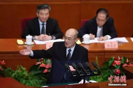 3月11日，全国政协十二届五次会议在北京人民大会堂举行第四次全体会议，赵阳委员发言时，称赞列席会议的海外华侨华人。
