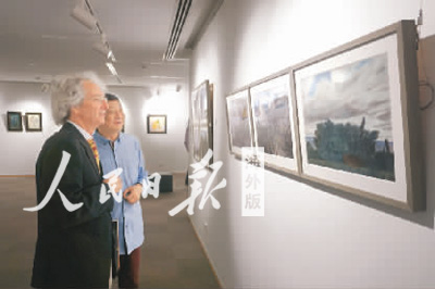图为文化中心正在展出以“谜·恋”为主题的水彩画展。 图为文化中心正在展出以“谜·恋”为主题的水彩画展。