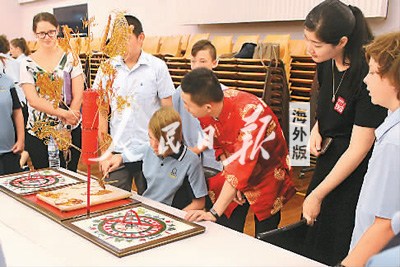 悉尼中国文化中心将中国文化带进当地校园。 　　姜河摄