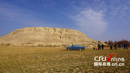 中伊联合考古队在納德利土丘工作 摄影：水涛