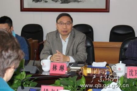 广东省侨办林琳巡视员在座谈会上讲话。