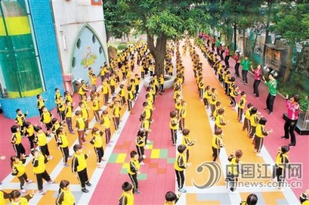 我市不少幼儿园都会举行儿歌教学和传唱活动。 我市不少幼儿园都会举行儿歌教学和传唱活动。