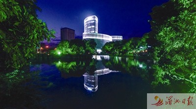 三棵树厂区绿化。 三棵树厂区绿化。