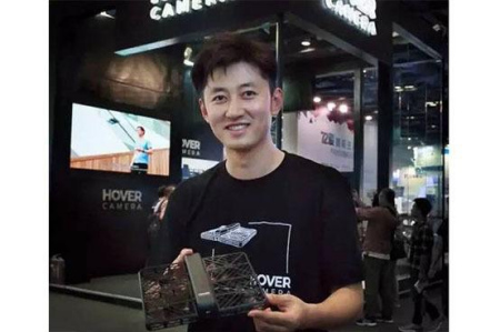 2015年首届大赛总决赛一等奖王孟秋和他的HoverCamera全球第一款便携式人工智能跟拍无人机