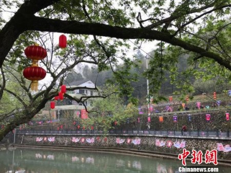 平阳青街充满浓厚畲乡风情 李婷婷 摄 平阳青街充满浓厚畲乡风情 李婷婷 摄