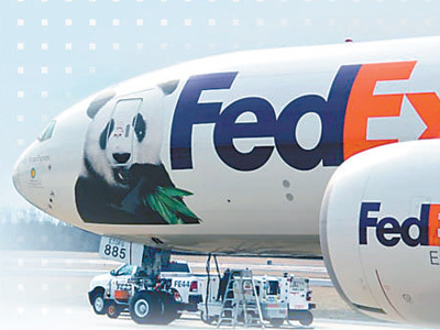 2月21日,熊猫“宝宝”搭乘FedEx为它免费提供的专机飞往中国。 高 石摄 2月21日,熊猫“宝宝”搭乘FedEx为它免费提供的专机飞往中国。 高 石摄