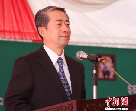 图为中国驻柬埔寨大使熊波致辞。