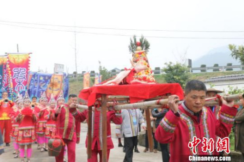 浙江莲都畲家嘉年华欢闹三月三 莲都区委宣传部 摄 浙江莲都畲家嘉年华欢闹三月三 莲都区委宣传部 摄