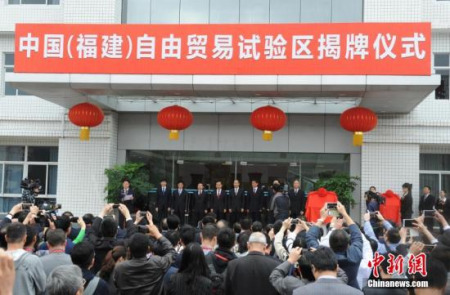 ����ͼ��2015��4��21�����磬������ó������������ʽ��λ�ڸ�����β�ĸ�����ó����������Ƭ�������������ľ��С����ɸ� ��