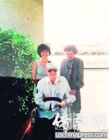 90年代沈佩君派驻夏威夷期间参观珍珠港。(美国《侨报》/管黎明 摄) 90年代沈佩君派驻夏威夷期间参观珍珠港。(美国《侨报》/管黎明 摄)