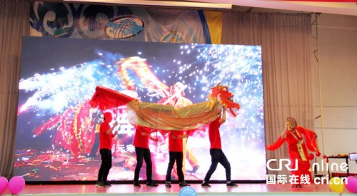中国学生的《舞龙》节目