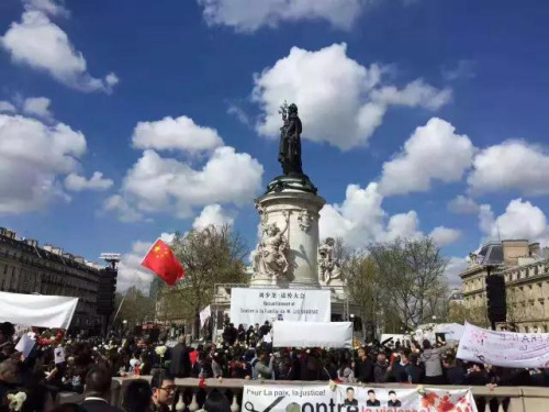 参加游行侨胞供图 参加游行侨胞供图