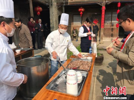 原汁原味的浦江美食——牛清汤　奚金燕　摄