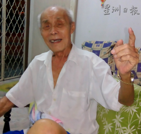 提起与陈金发真挚友情,郑荣辉不胜唏嘘。(马来西亚《星洲日报》) 提起与陈金发真挚友情,郑荣辉不胜唏嘘。(马来西亚《星洲日报》)
