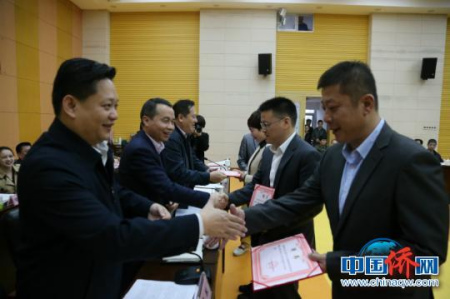 图为聘书颁发仪式现场。钟欣 摄 图为聘书颁发仪式现场。钟欣 摄