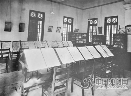 景堂图书馆报纸杂志室(摄于1933年)。 景堂图书馆报纸杂志室(摄于1933年)。