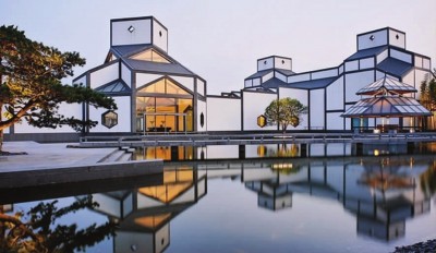 贝聿铭在中国苏州设计的苏州博物馆新馆，落成于2006年