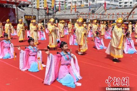 广东惠东巽寮第六届妈祖文化旅游节民俗表演。 黄少卿 摄 广东惠东巽寮第六届妈祖文化旅游节民俗表演。 黄少卿 摄