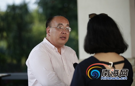 林汉生教授的学生林师雄接受南海网记者采访。南海网记者 刘洋 摄 林汉生教授的学生林师雄接受南海网记者采访。南海网记者 刘洋 摄