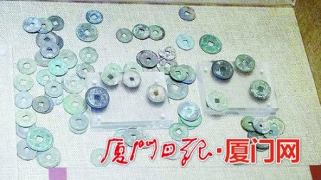 1990年从鼓浪屿省工艺美术学校内出土的宋代钱币,现存于鼓浪屿历史文化陈列馆。 1990年从鼓浪屿省工艺美术学校内出土的宋代钱币,现存于鼓浪屿历史文化陈列馆。