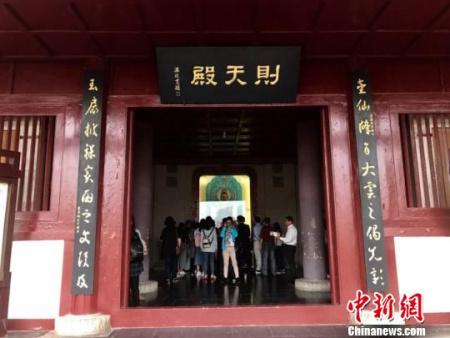 “访蜀道、助申遗——行走中国·2017海外华文媒体美丽四川广元行”新闻采访团走进广元市,一探古蜀道的历史文化魅力。钟欣 摄 “访蜀道、助申遗——行走中国·2017海外华文媒体美丽四川广元行”新闻采访团走进广元市,一探古蜀道的历史文化魅力。钟欣 摄