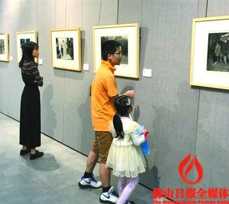 昨日，“美丽时代：安哥摄影展”在北滘文化中心举行。