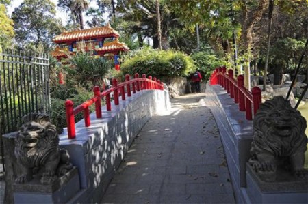 这是4月13日在智利首都圣地亚哥拍摄的中国公园内的景致。新华社发 这是4月13日在智利首都圣地亚哥拍摄的中国公园内的景致。新华社发
