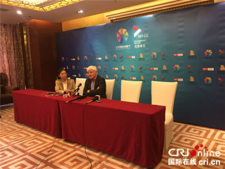 雅克·贝汉先生接受记者专访。 雅克·贝汉先生接受记者专访。