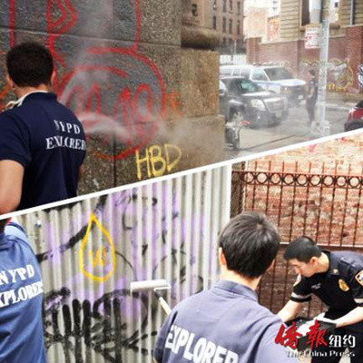 市警五分局与“警局探索者项目”青年志愿者清理涂鸦。(美国《侨报》)