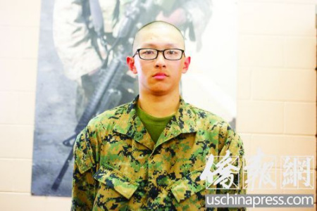 刘中杰加入海军陆战队。（美国《侨报》/陈沉 摄）