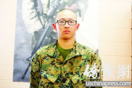 刘中杰加入海军陆战队。(美国《侨报》/陈沉 摄) 刘中杰加入海军陆战队。(美国《侨报》/陈沉 摄)