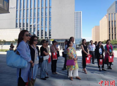 海外侨商参观天津“侨梦苑” 海外侨商参观天津“侨梦苑”
