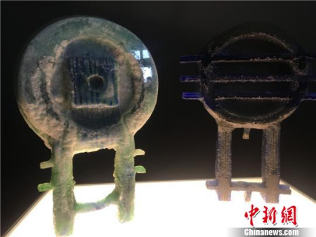 图为玻璃作品《空间建筑》 李佳赟 摄 图为玻璃作品《空间建筑》 李佳赟 摄