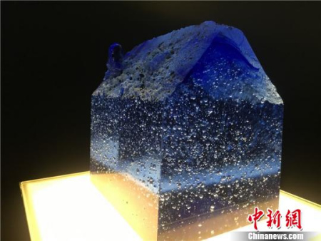 图为玻璃作品《云之家》 李佳赟 摄 图为玻璃作品《云之家》 李佳赟 摄