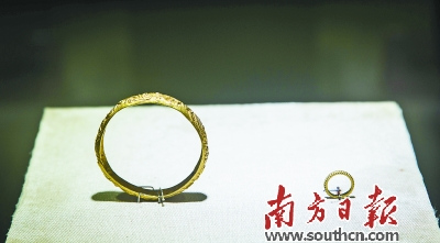 南朝四兽金手镯与金指环的纹饰均带有明显中亚风格。