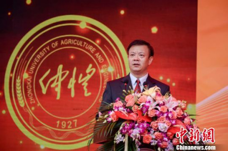 仲恺农业工程学院迎来90周年校庆,图为该校校长骆少明致辞。 廖科科 摄 仲恺农业工程学院迎来90周年校庆,图为该校校长骆少明致辞。 廖科科 摄